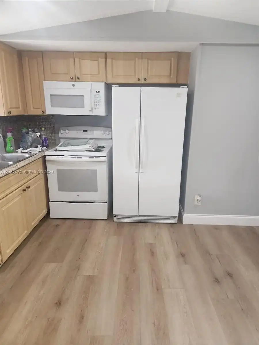 5351 SW 35th ST, Davie FL 33314