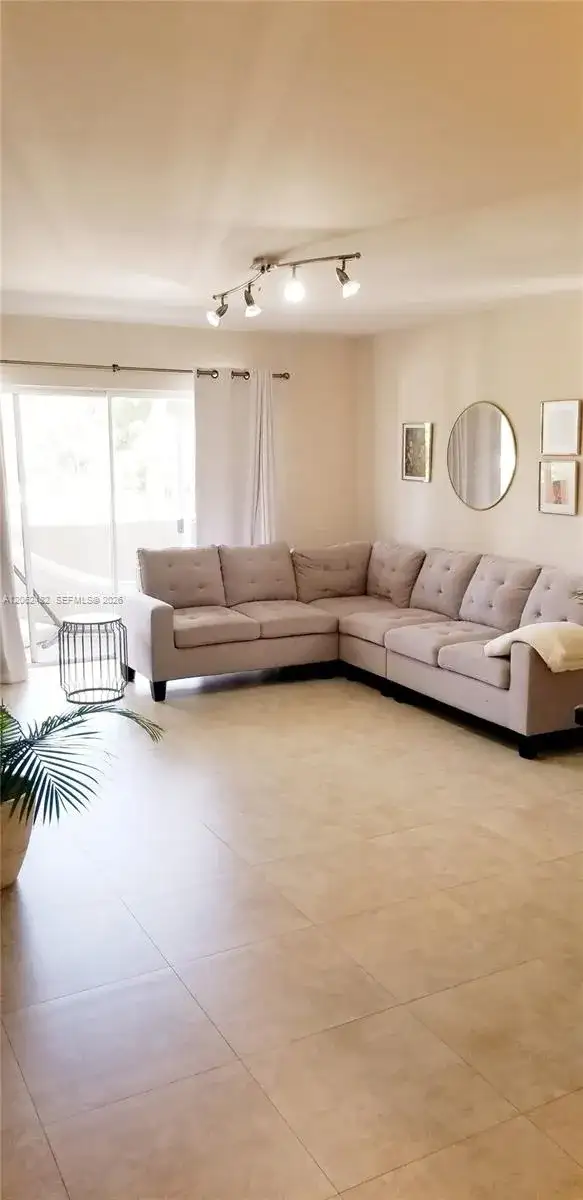6886 N Kendall Dr # D202, Pinecrest FL 33156 photo 2