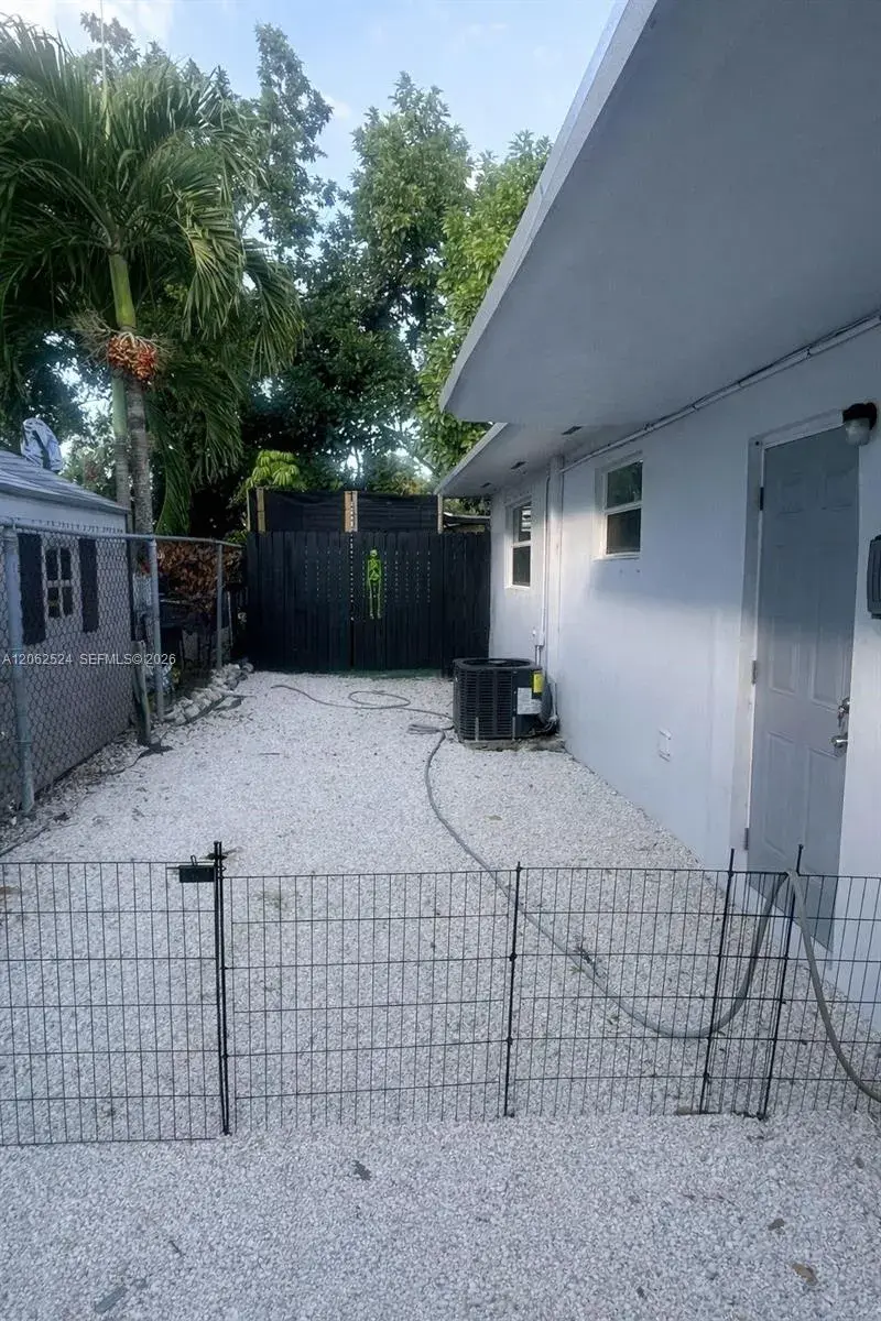 2931 NW 47th St # 3, Miami FL 33142 photo 3