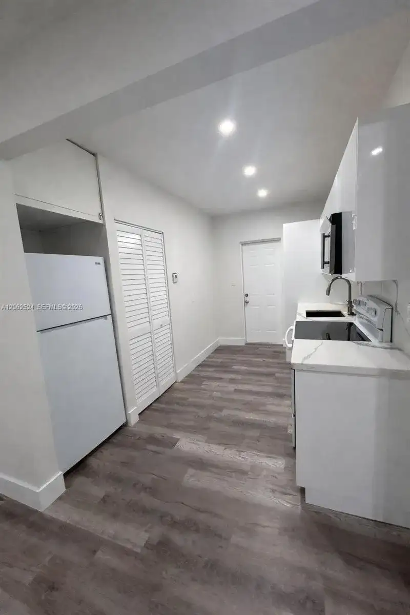2931 NW 47th St # 3, Miami FL 33142 photo 4