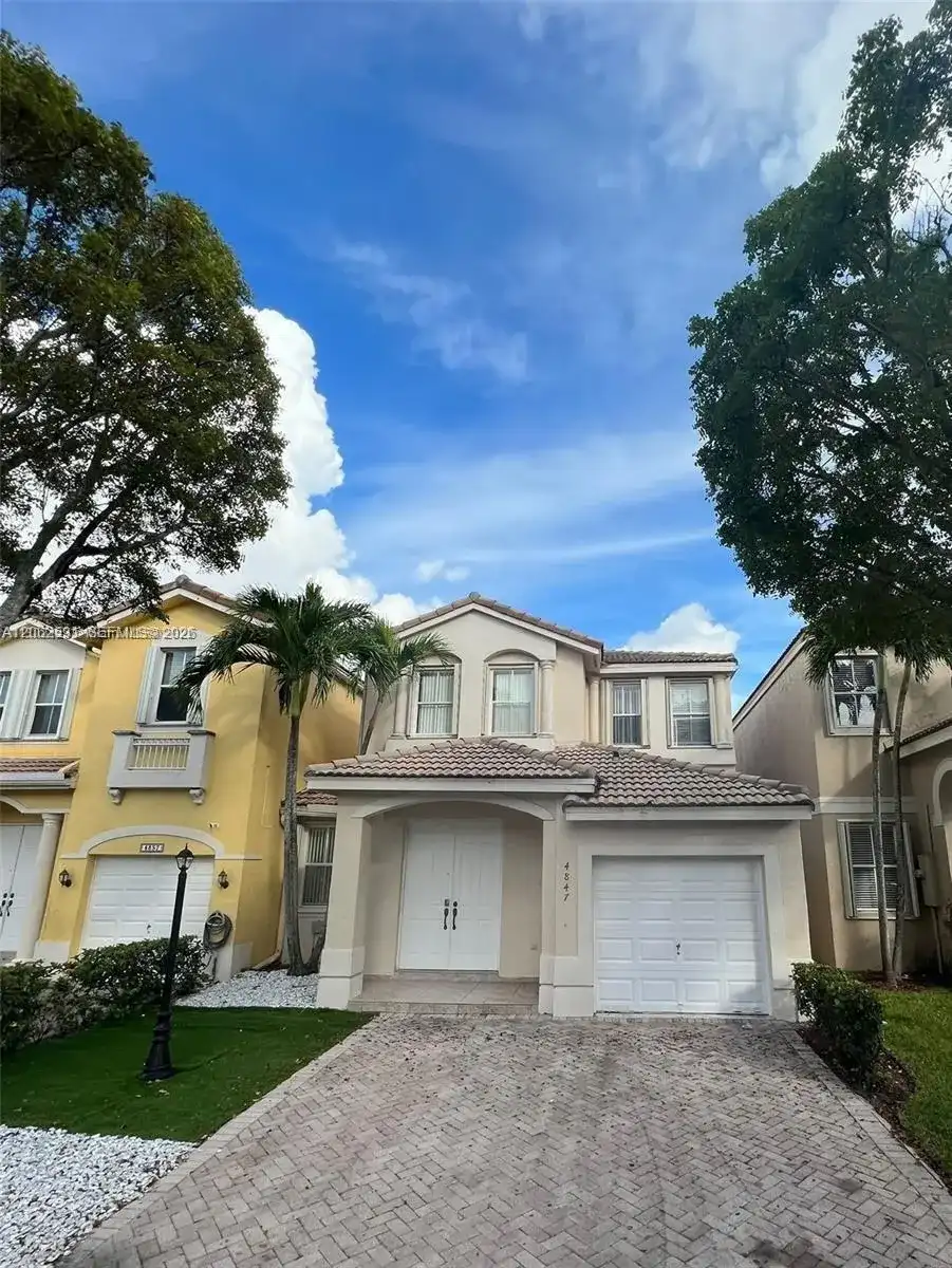 4847 NW 108th Ct, Doral FL 33178