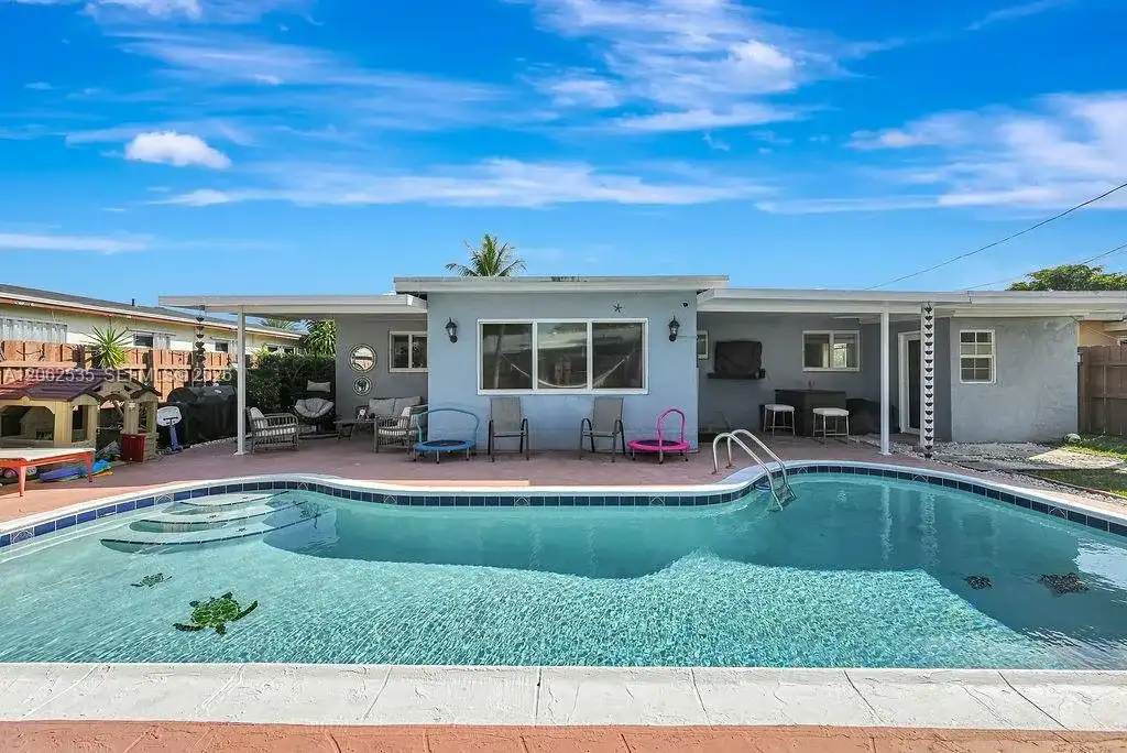 740 N 73rd Ave, Hollywood FL 33024