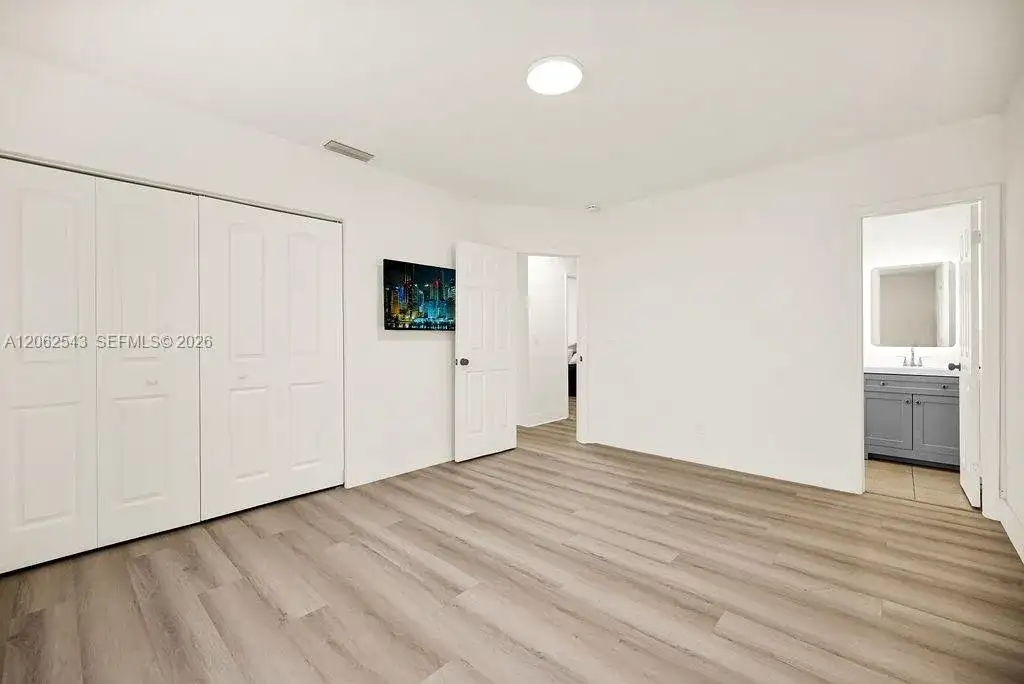 7710 NW 6th Ct, Pembroke Pines FL 33024 photo 4