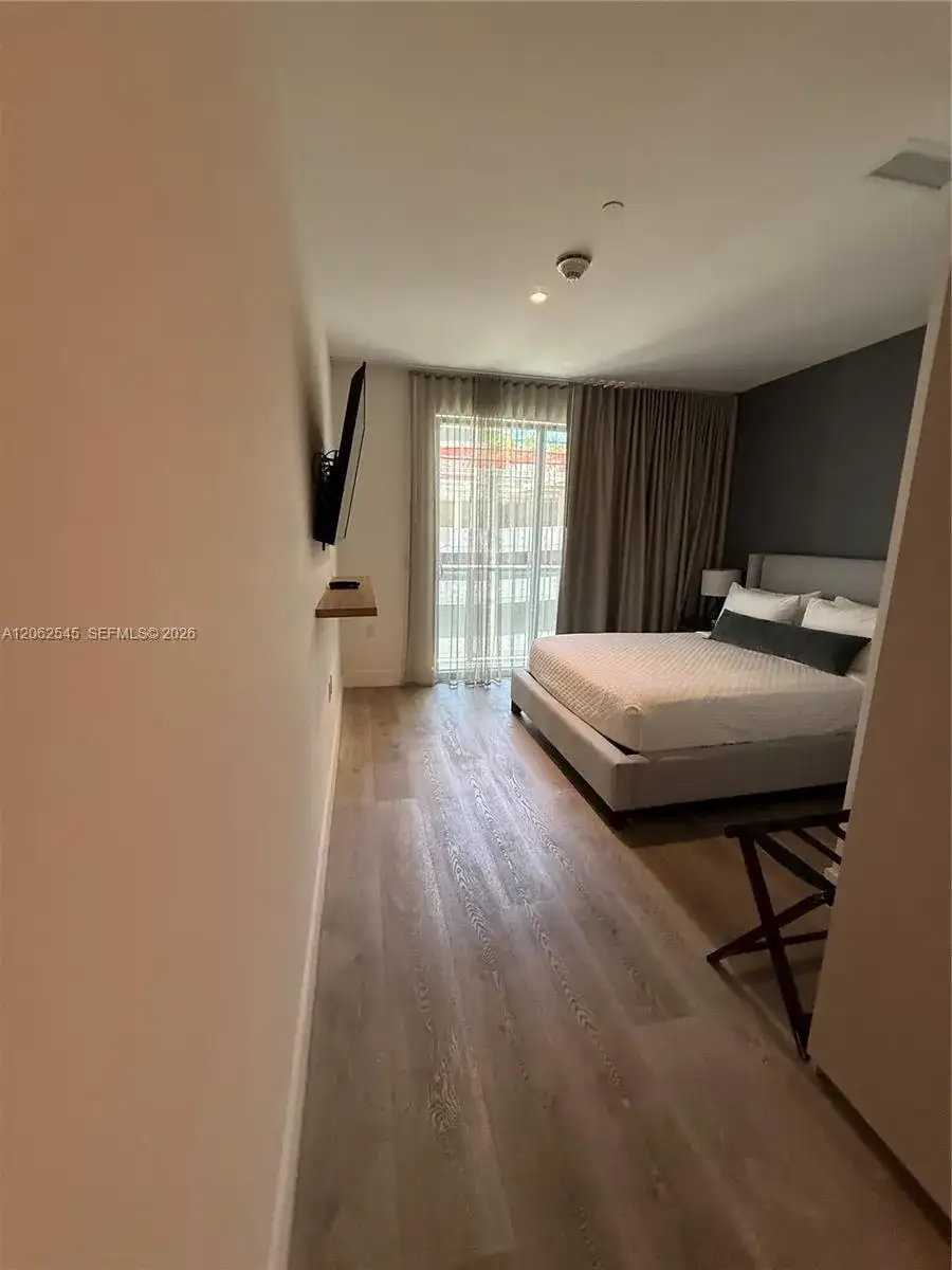 229 SW 9th St # 507, Miami FL 33130 photo 3
