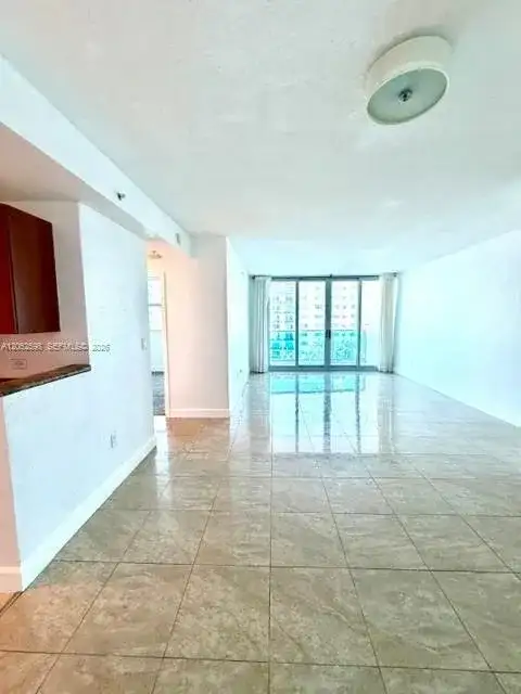 7501 E Treasure Dr # 5H, North Bay Village FL 33141 photo 2