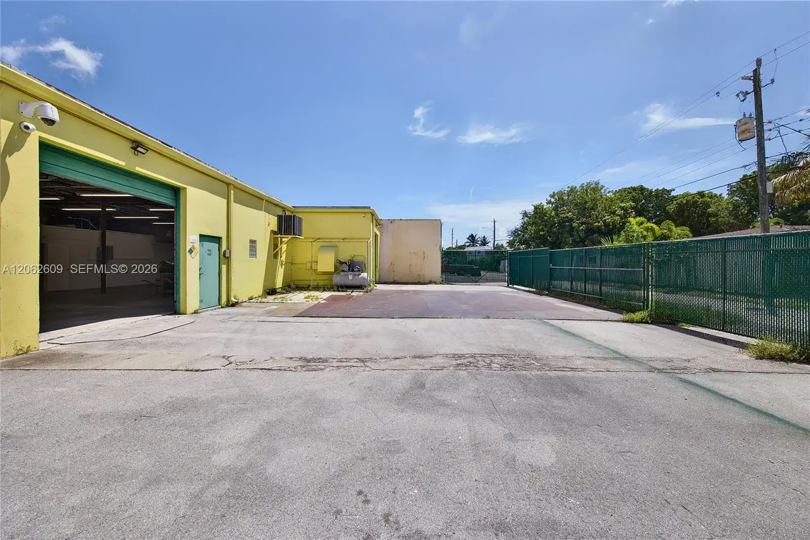 950 NE 40th Ct, Oakland Park FL 33334 photo 3