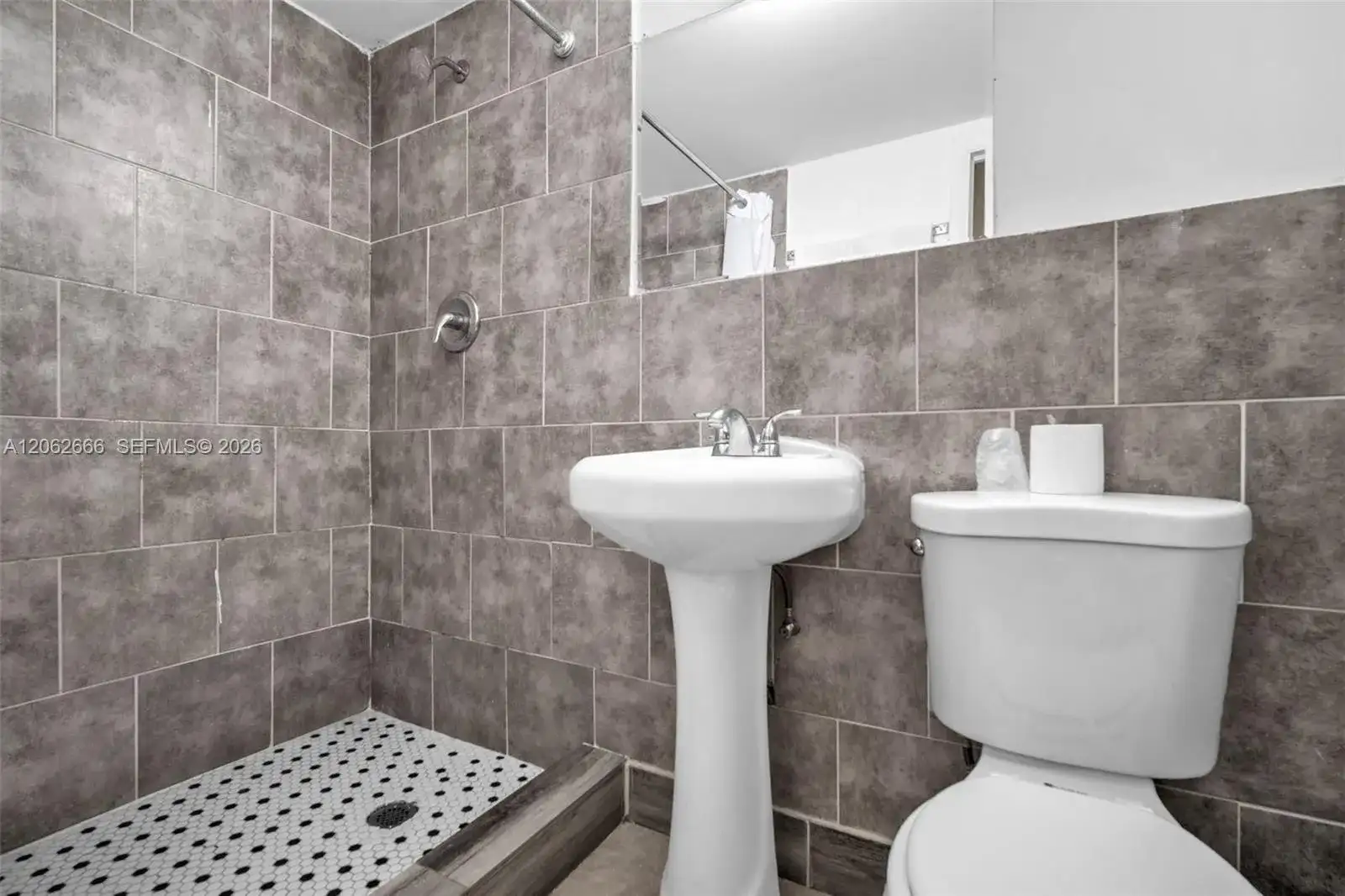8 E 13th St, Hialeah FL 33010 photo 4
