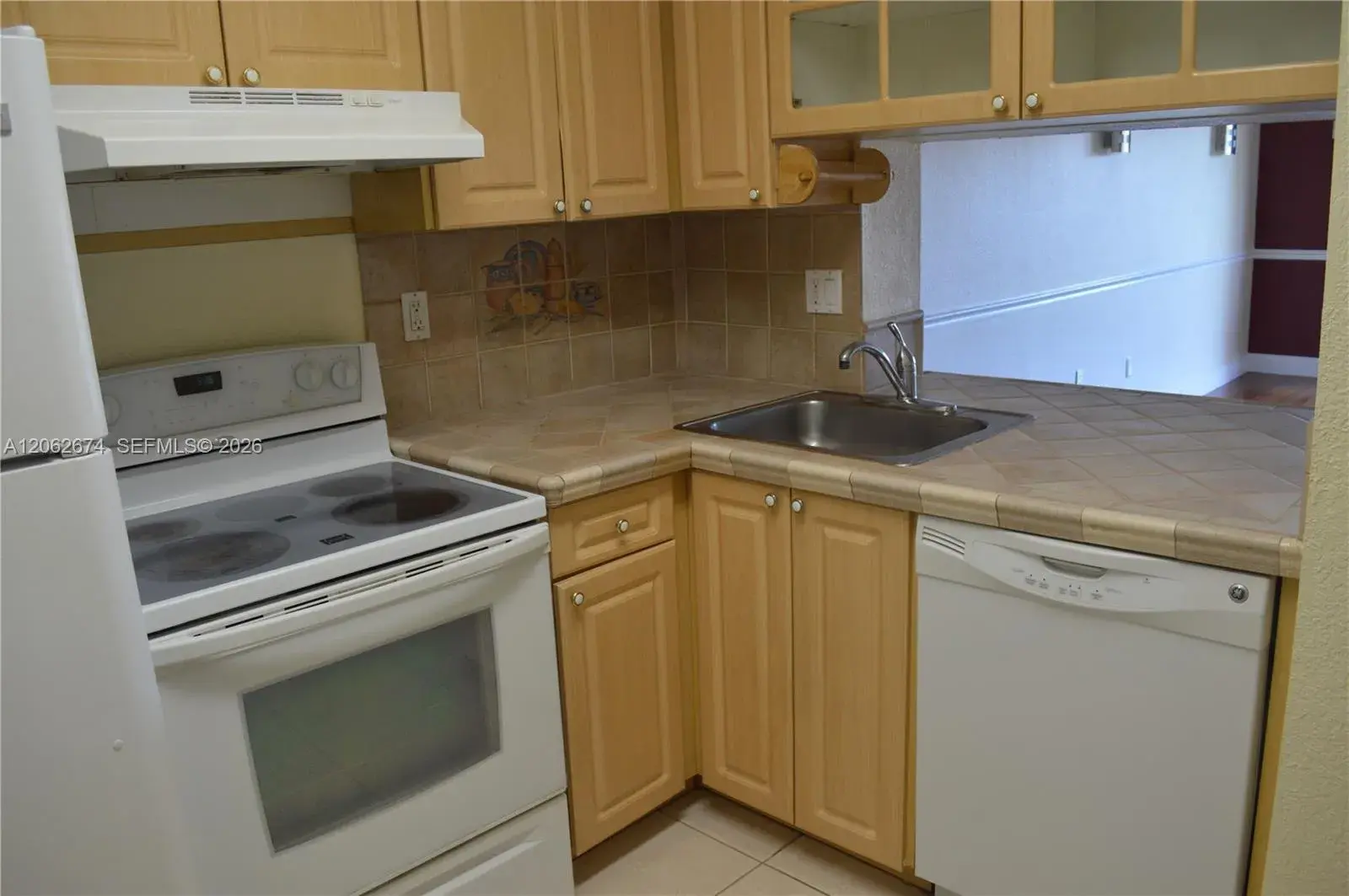 9320 Fontainebleau Blvd # 609, Miami FL 33172 photo 4