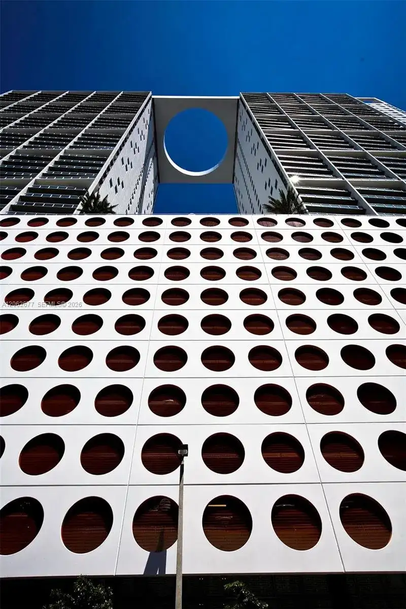 500 Brickell Ave # 1405, Miami FL 33131 photo 2