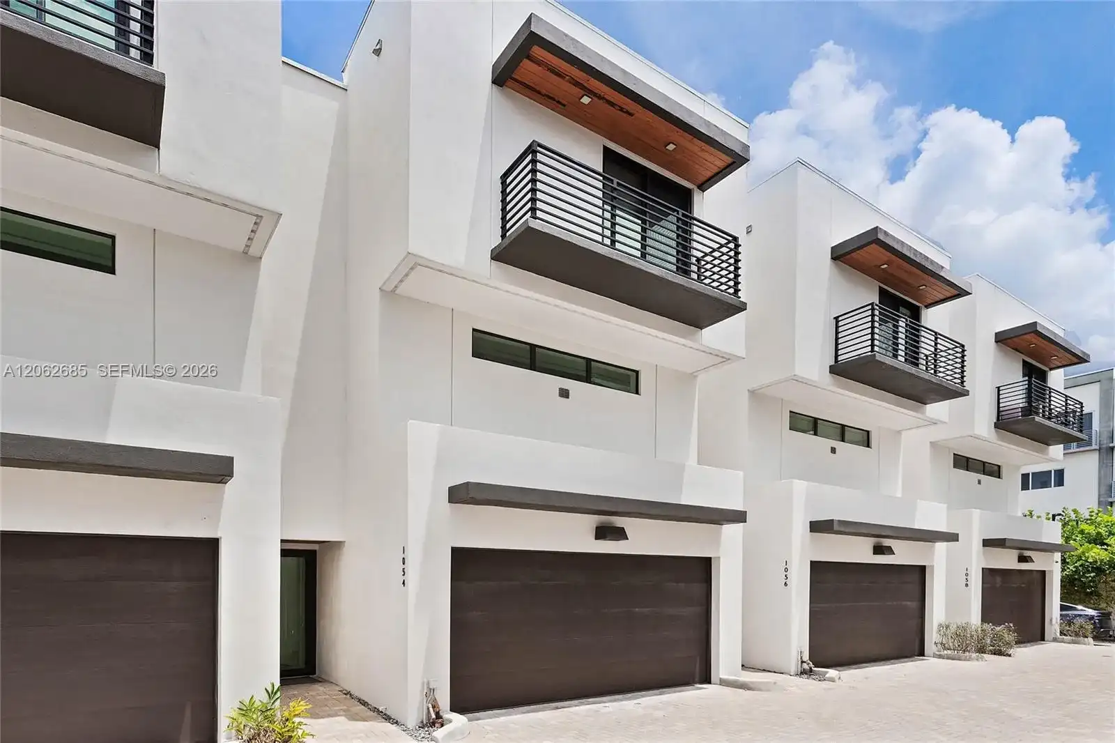 1054 N Victoria Park Rd, Fort Lauderdale FL 33304