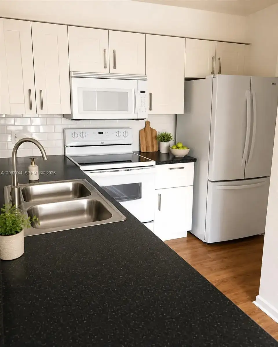 560 S Park # 23, Hollywood FL 33021 photo 2