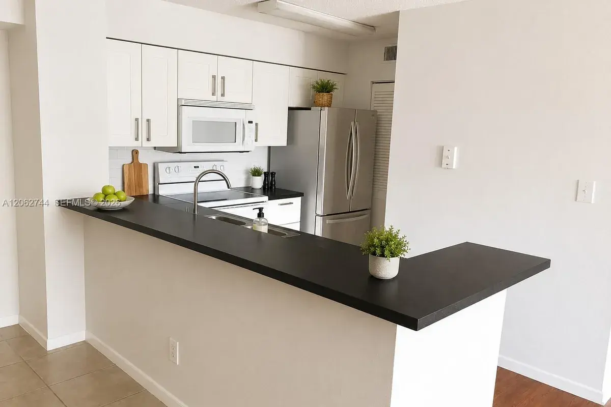 560 S Park # 23, Hollywood FL 33021