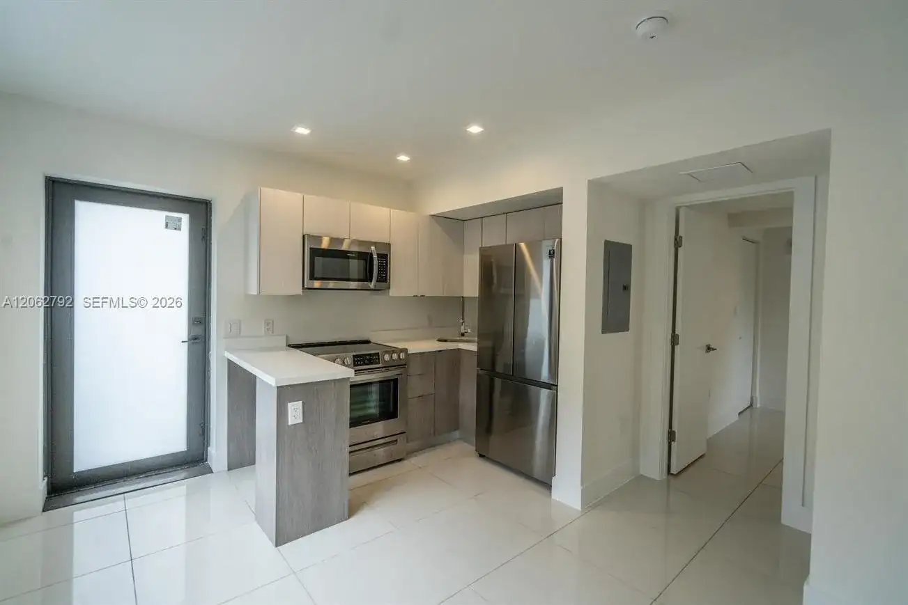 1971 Bay Dr # 110, Miami Beach FL 33141 photo 2