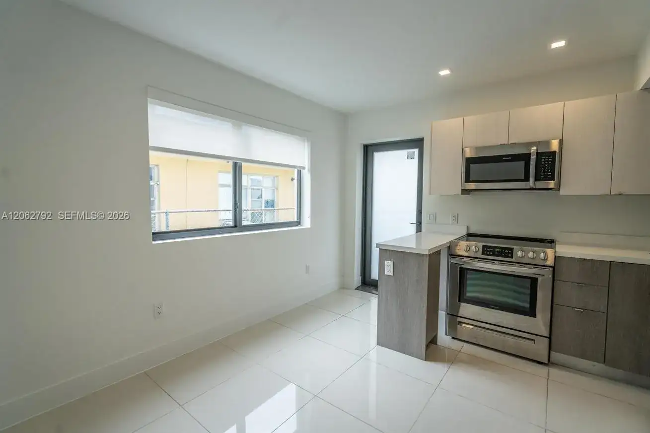 1971 Bay Dr # 110, Miami Beach FL 33141 photo 4