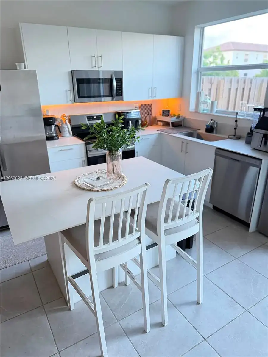 2817 SE 26th Ave, Homestead FL 33035 photo 4