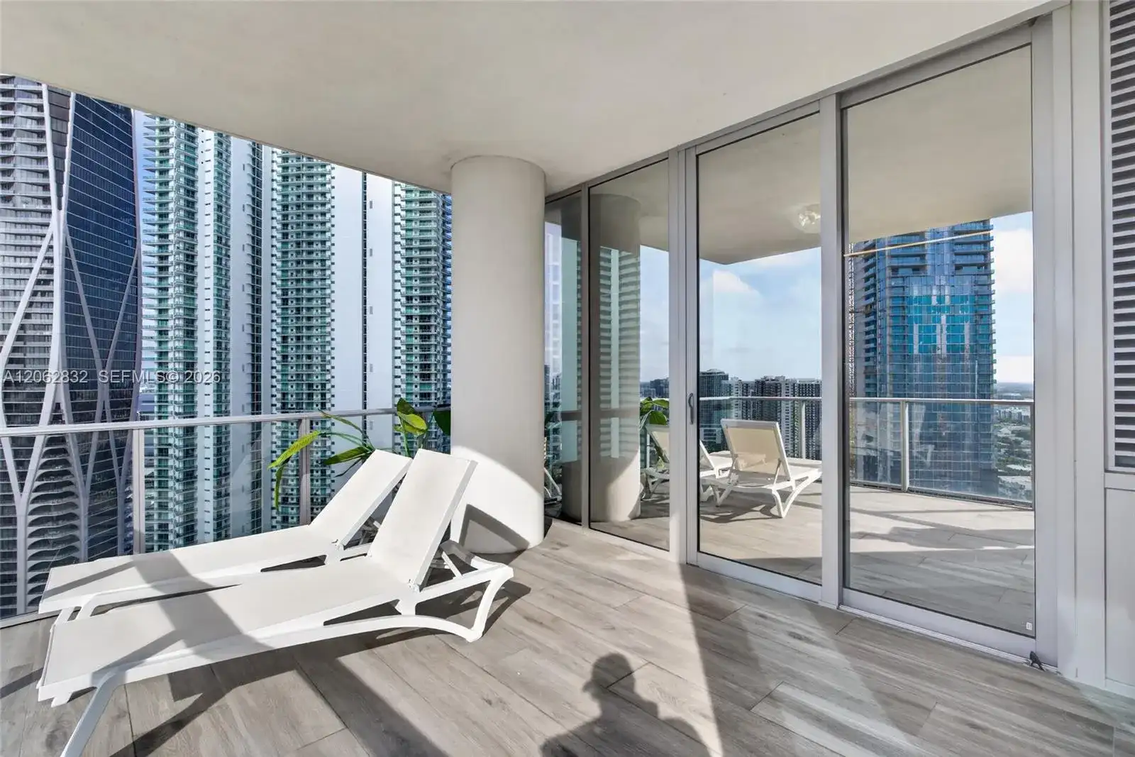 851 NE 1st Ave # 3201, Miami FL 33132 photo 2