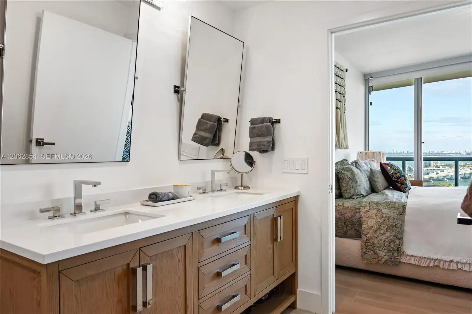 888 Biscayne Blvd # 2009, Miami FL 33132 photo 4