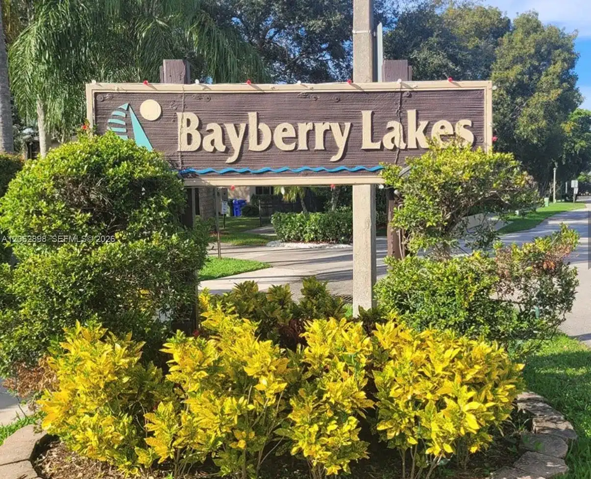 2041 Bayberry Dr, Pembroke Pines FL 33024
