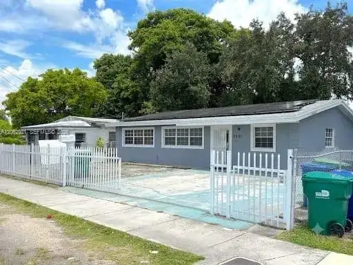 2991 NW 43rd Ter, Miami FL 33142 photo 2