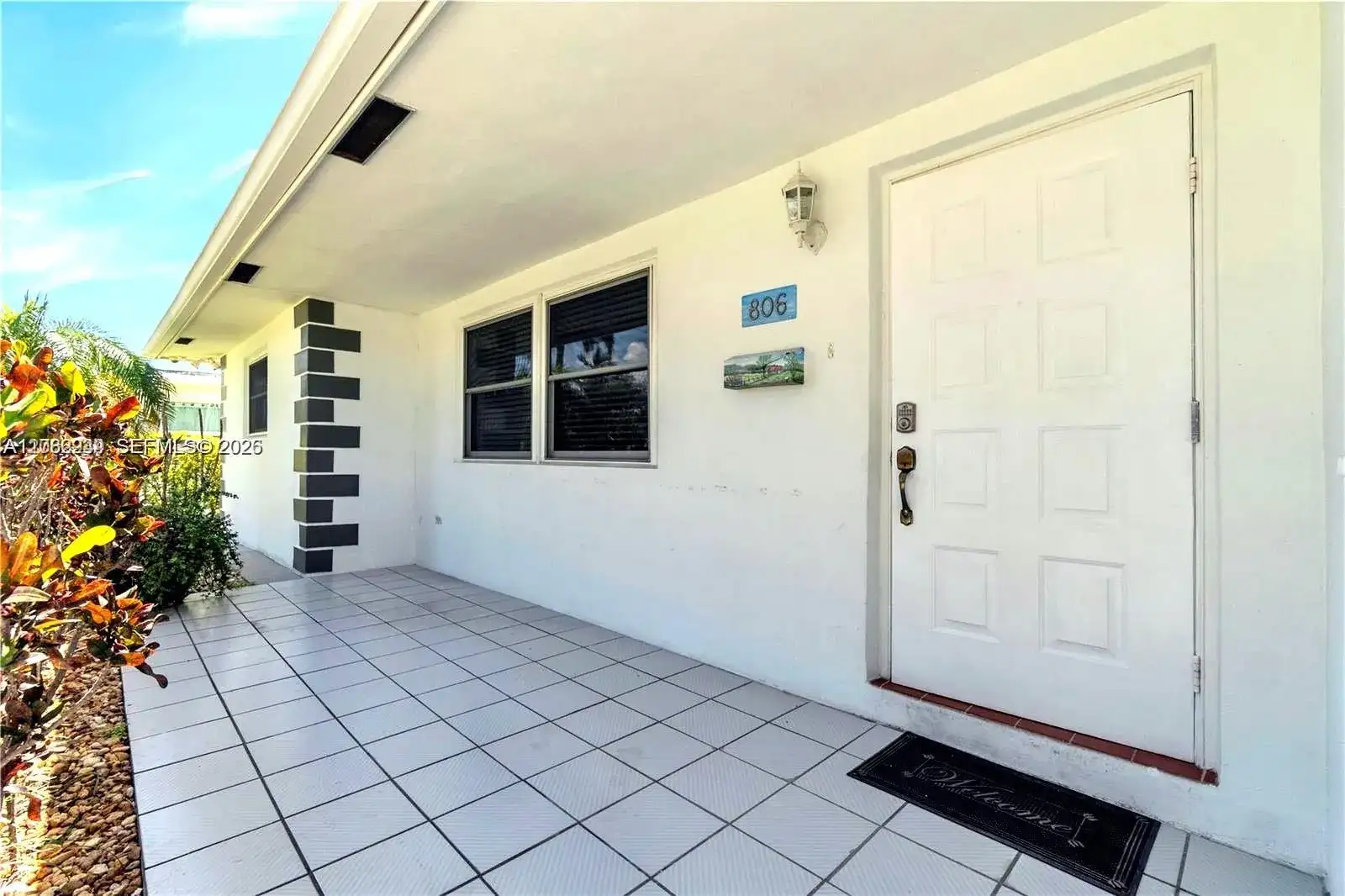 806 NE 4th St, Hallandale Beach FL 33009 photo 2