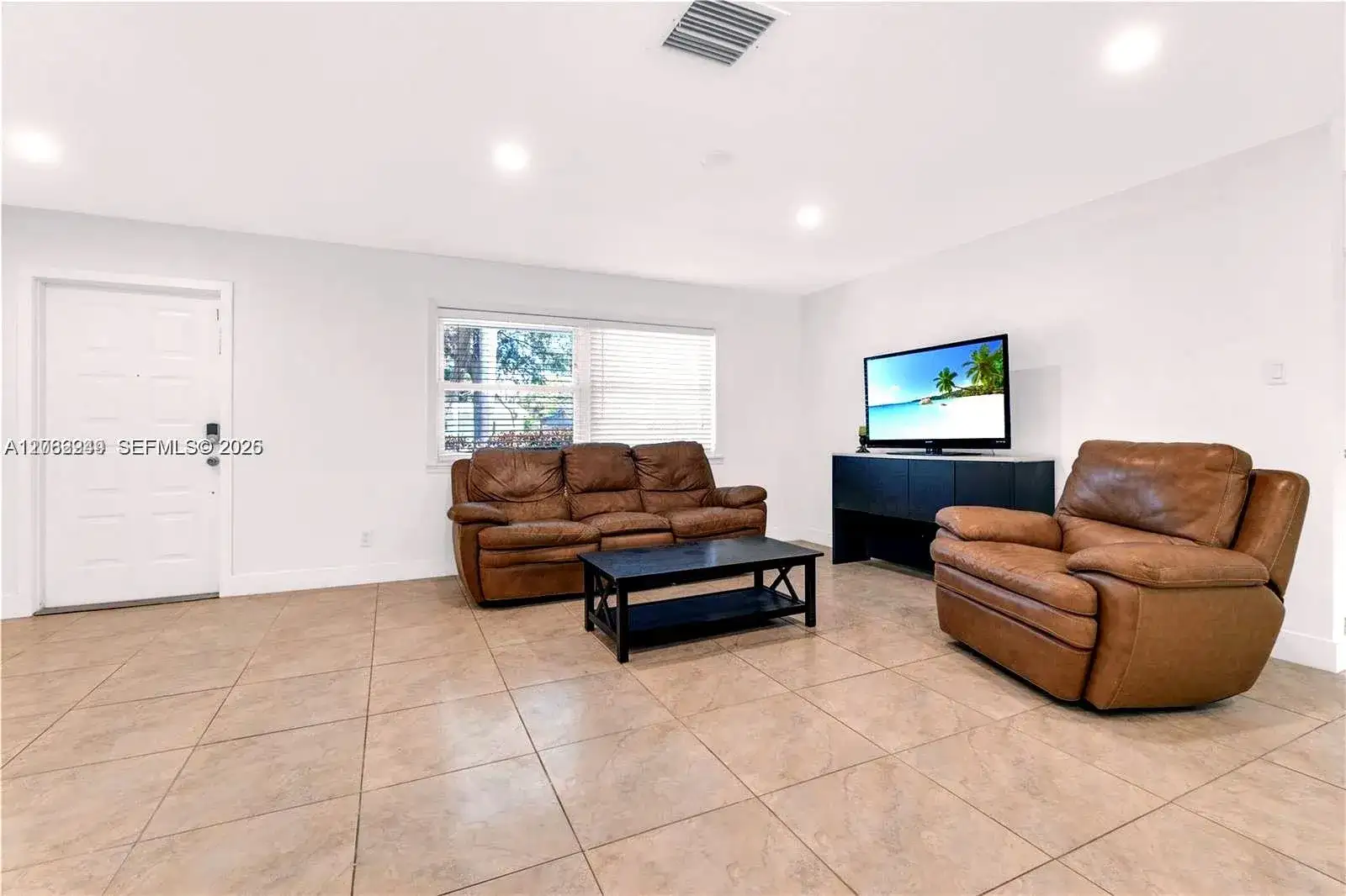 806 NE 4th St, Hallandale Beach FL 33009 photo 5