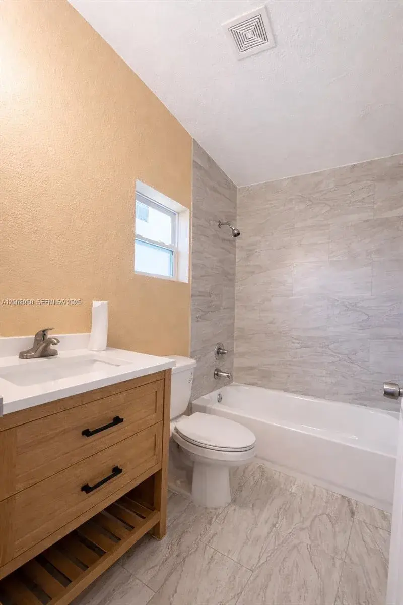 1015 NW 8th Ave # B, Fort Lauderdale FL 33311