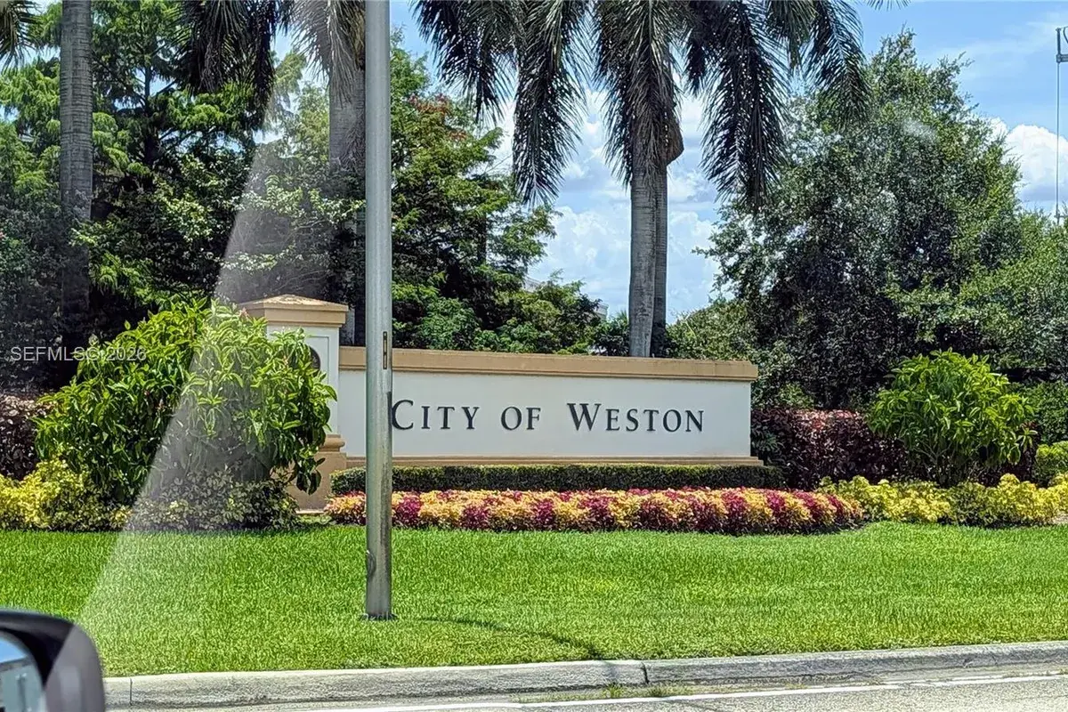 2231 N Cordoba Bnd, Weston FL 33327