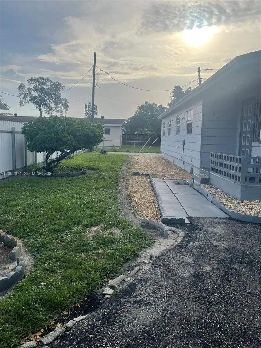 2311 NW 27th Ter, Fort Lauderdale FL 33311 photo 4
