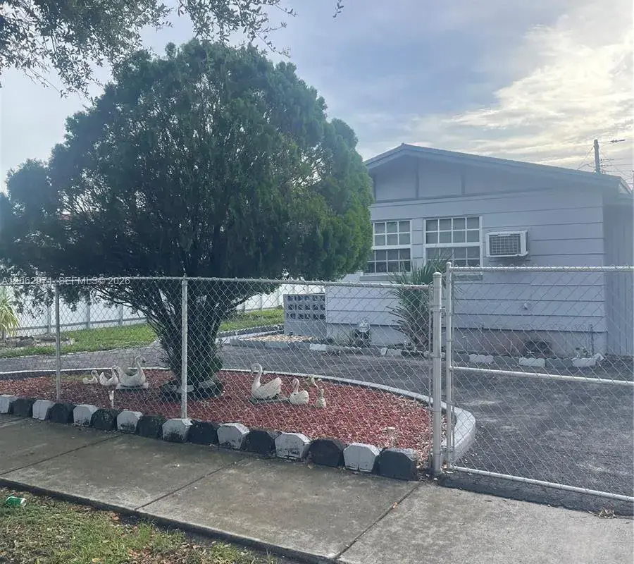 2311 NW 27th Ter, Fort Lauderdale FL 33311