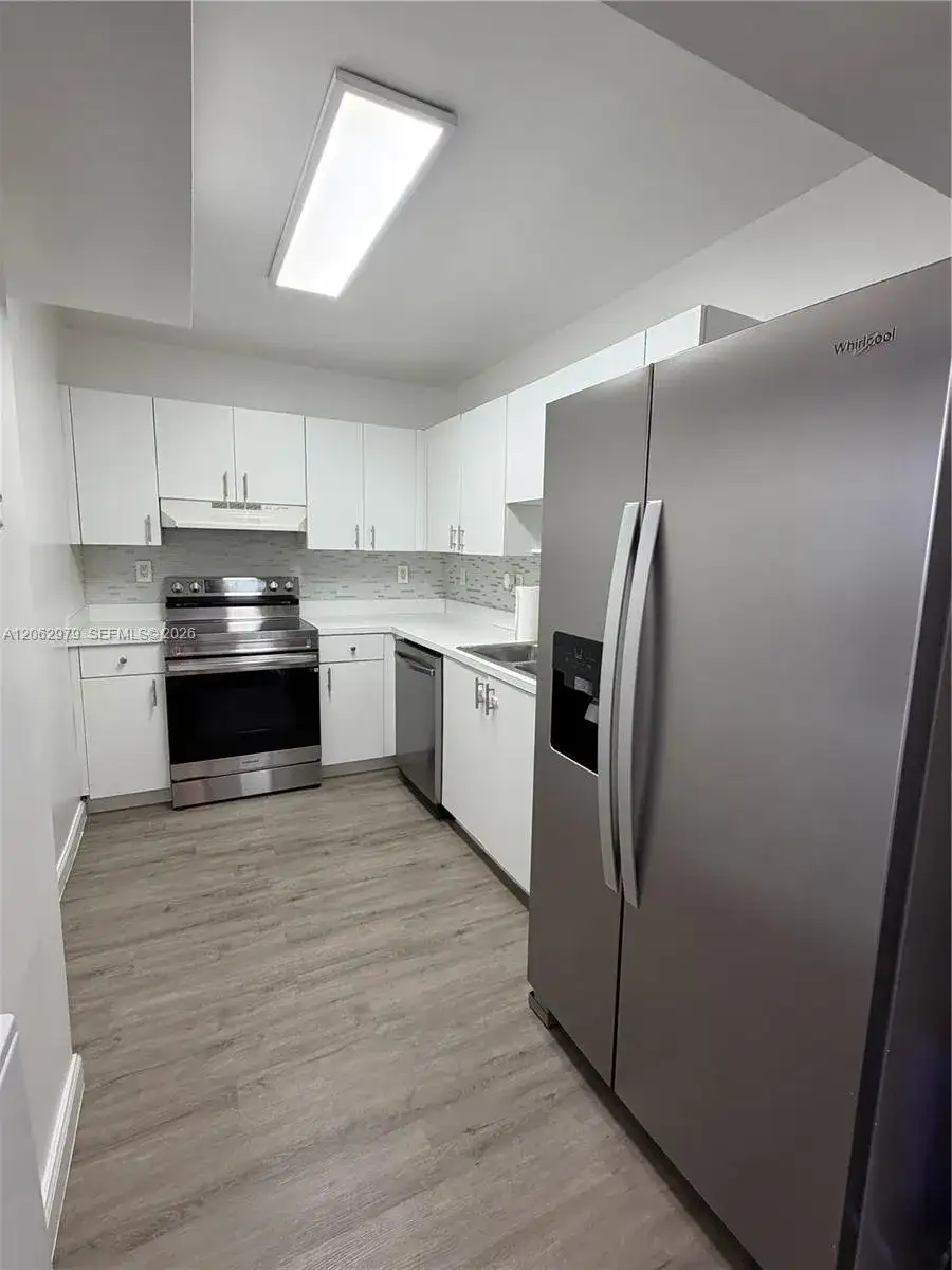8261 NW 8th St # 434, Miami FL 33126 photo 3
