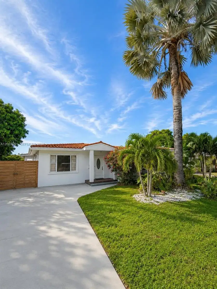 4730 NE 3rd Ave, Oakland Park FL 33334 photo 2