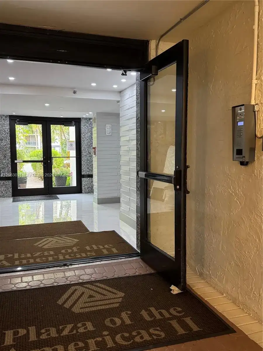 16919 N Bay Rd # 916, Sunny Isles Beach FL 33160 photo 4