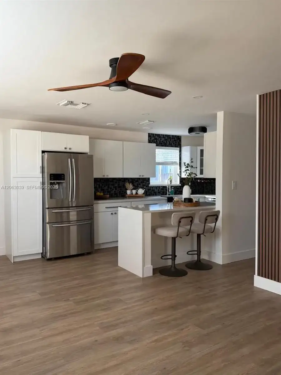 801 NE 57th St, Oakland Park FL 33334 photo 3