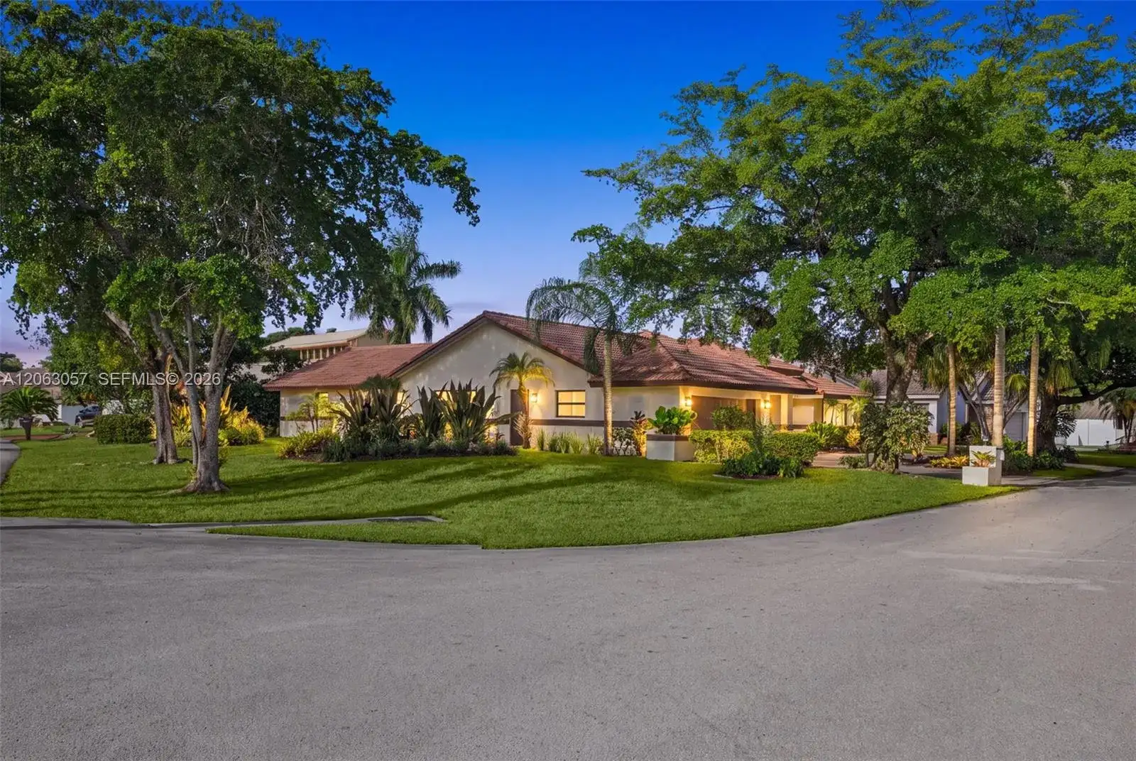 8308 NW 74th St, Tamarac FL 33321 photo 2