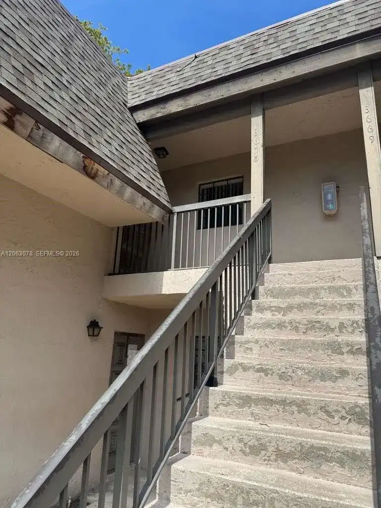 3675 NW 94th Ave # 8J, Sunrise FL 33351