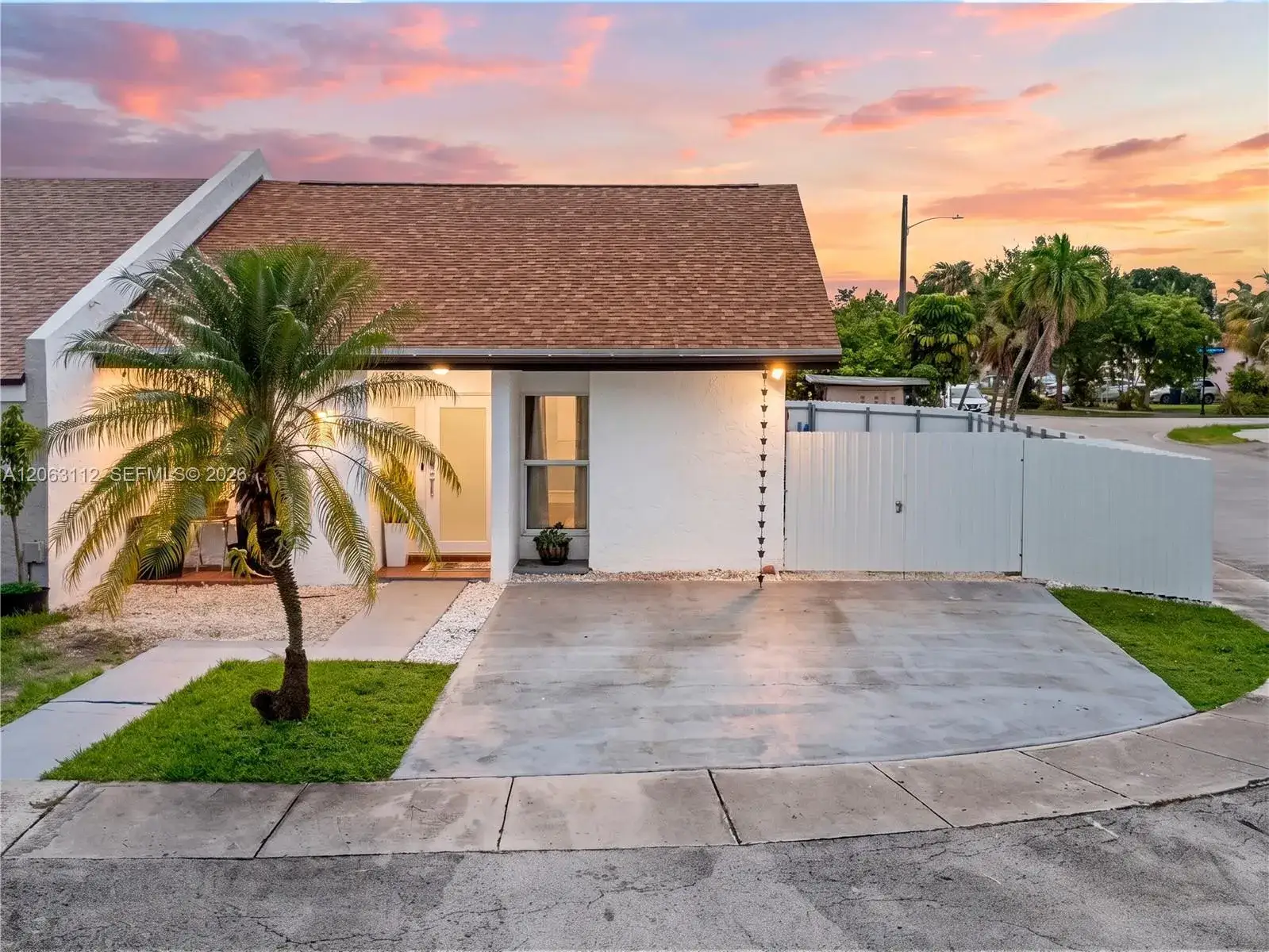 165 SW 113th Ct, Sweetwater FL 33174