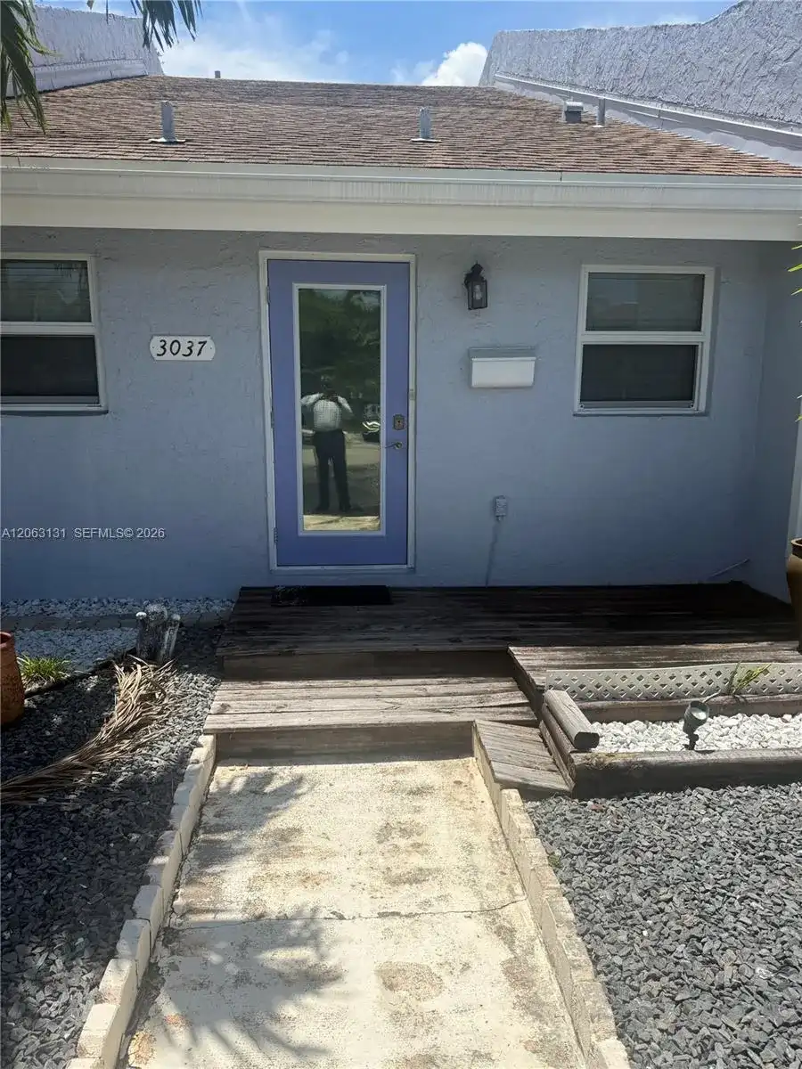 3037 NE 13th Ave, Oakland Park FL 33334