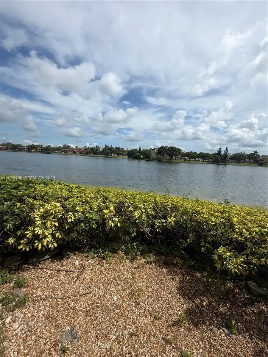 873 NE 195th St # 107, Miami FL 33179