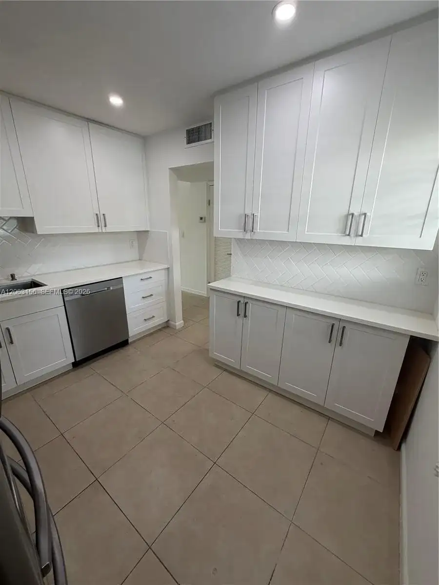 873 NE 195th St # 107, Miami FL 33179 photo 3