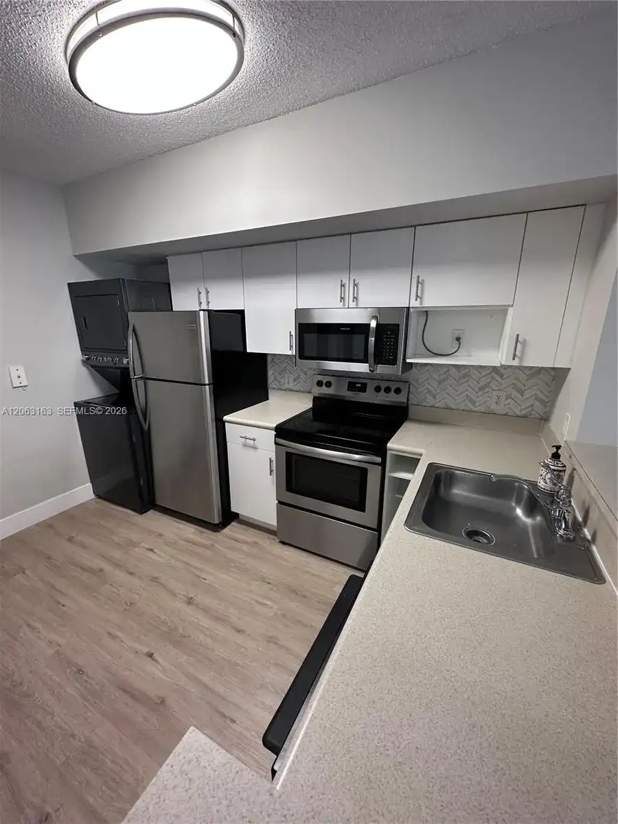 5077 NW 7th St, Miami FL 33126 photo 3