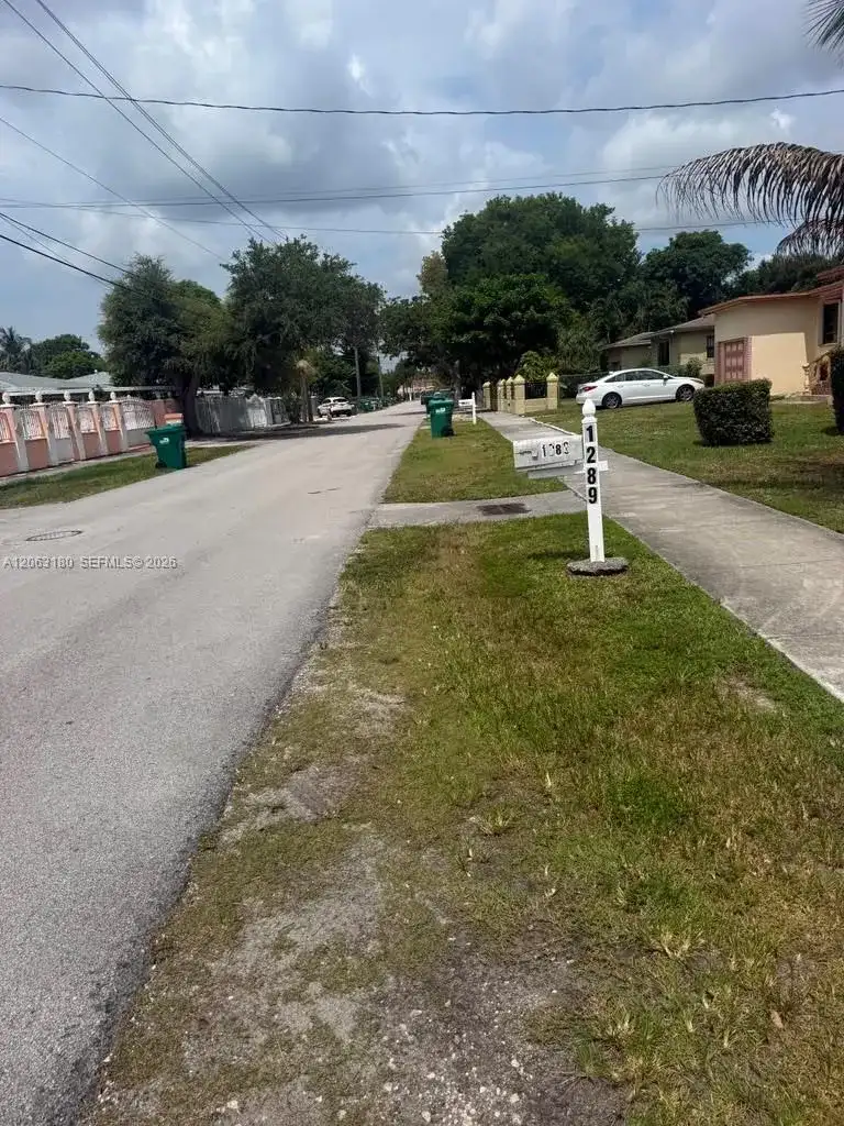 1289 NE 146th St, Miami FL 33161 photo 2