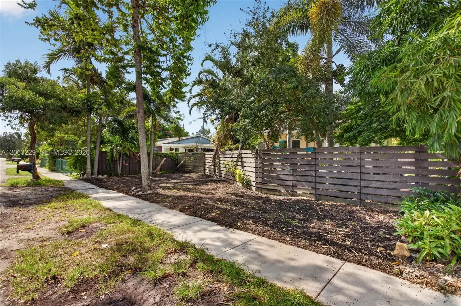 732 NW 18th St, Fort Lauderdale FL 33311 photo 2