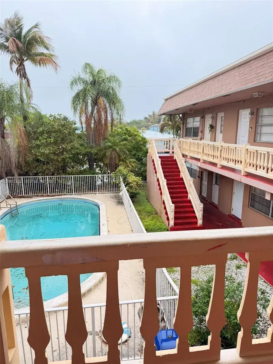 241 SE 9th Ave # 203, Pompano Beach FL 33060