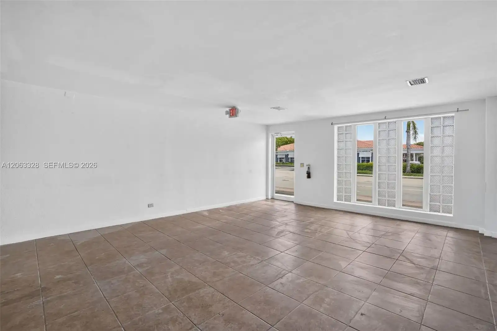 180 Hialeah Dr, Hialeah FL 33010 photo 5