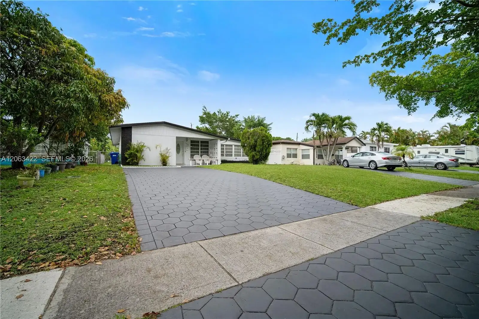 1645 NE 169th St, North Miami Beach FL 33162 photo 4