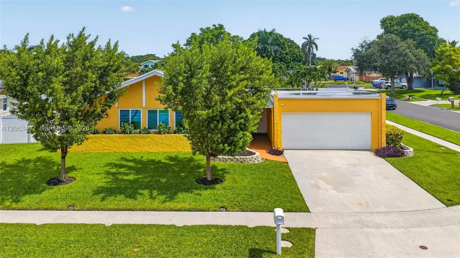 725 NW 49th Ave, Coconut Creek FL 33063 photo 2