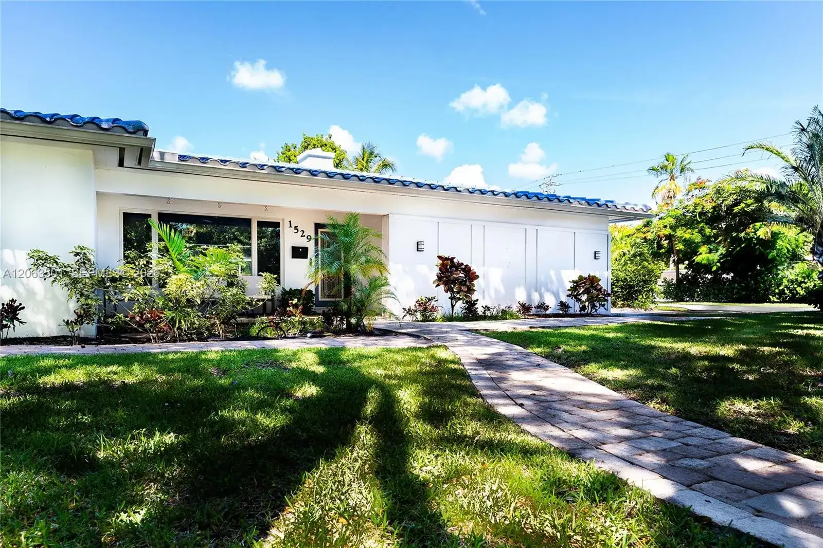 1529 Bayview Dr, Fort Lauderdale FL 33304 photo 3