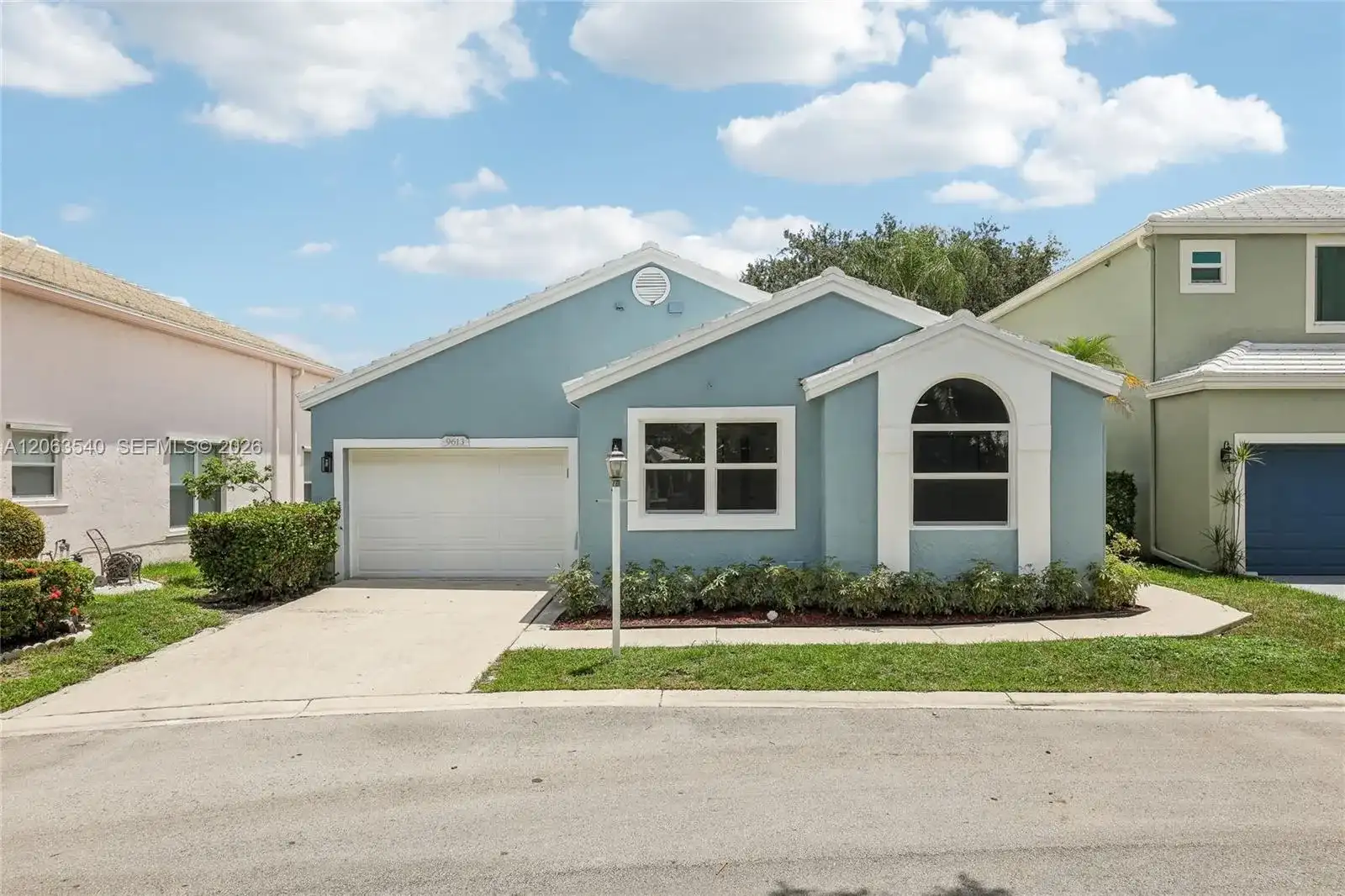 9613 NW 8th Cir, Plantation FL 33324