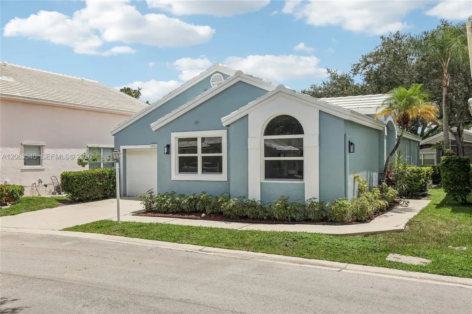 9613 NW 8th Cir, Plantation FL 33324 photo 2
