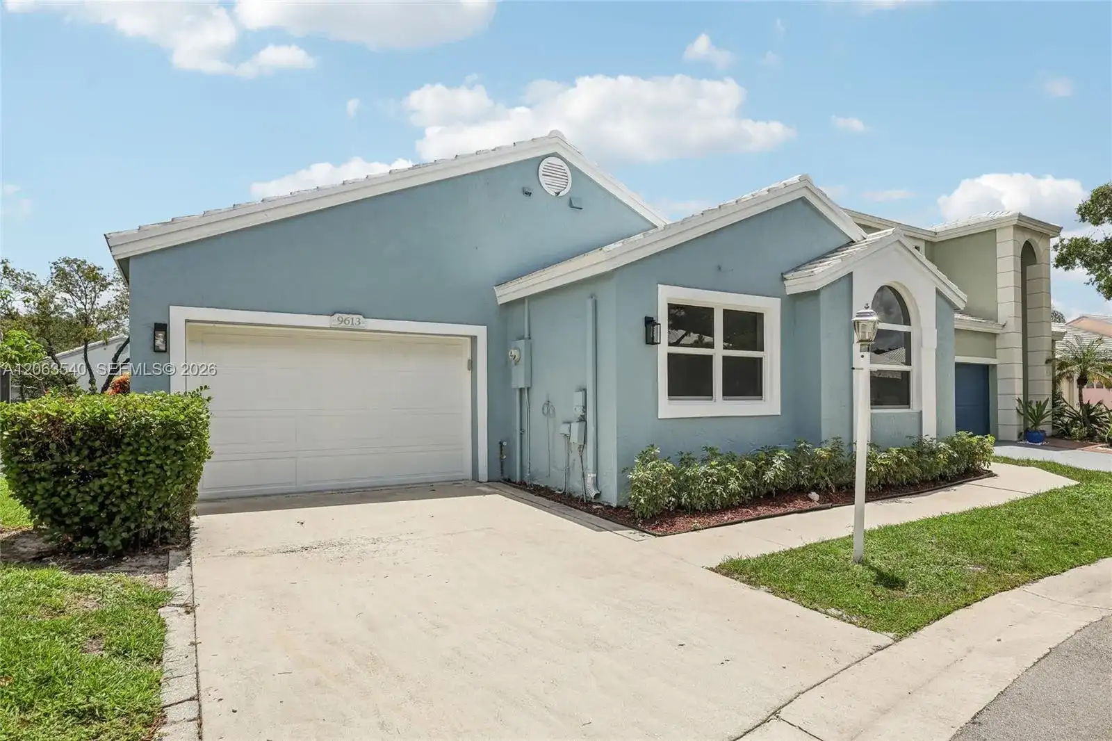9613 NW 8th Cir, Plantation FL 33324 photo 4
